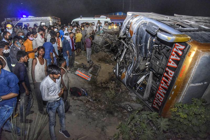 Bus collides with van in India, 17 migrant workers dead