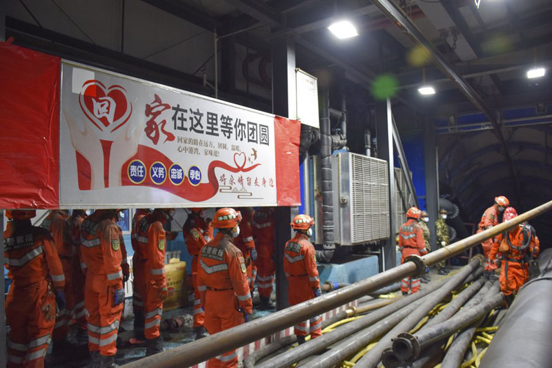 21 Chinese coal miners trapped by underground flood