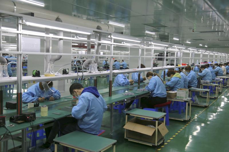 Chinese manufacturing rises, but growth might slow