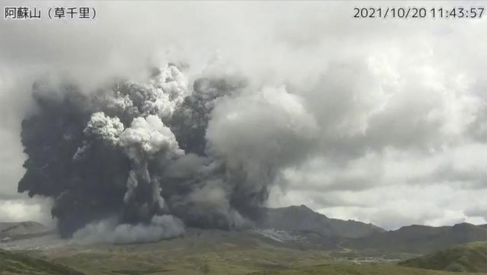 Volcano in Japan erupts with massive smoke column