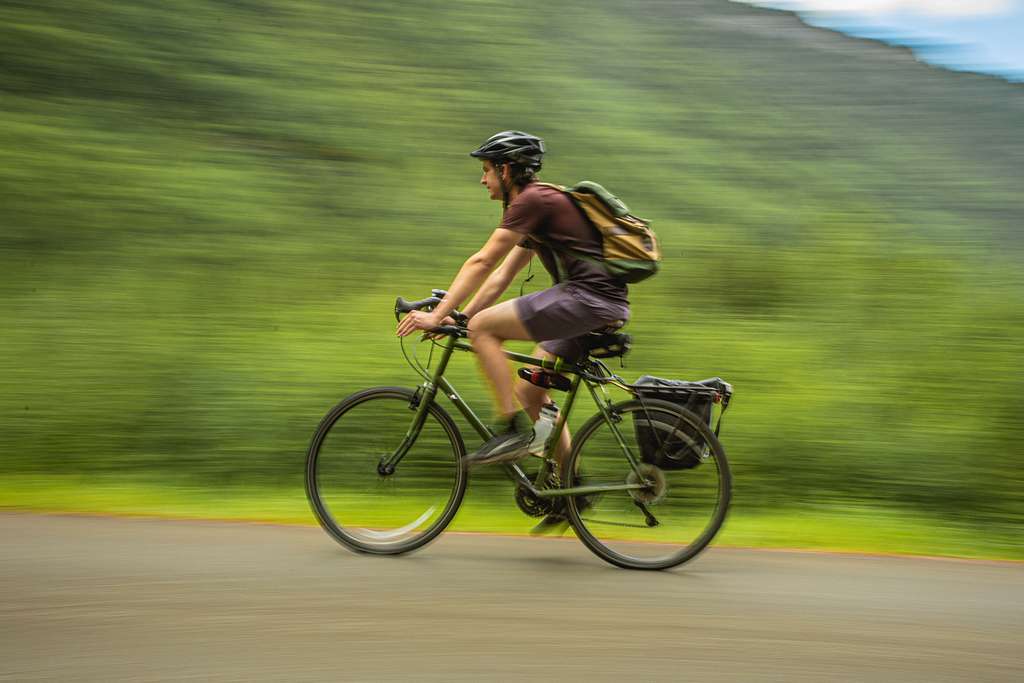 A cyclist dies in a bus collision