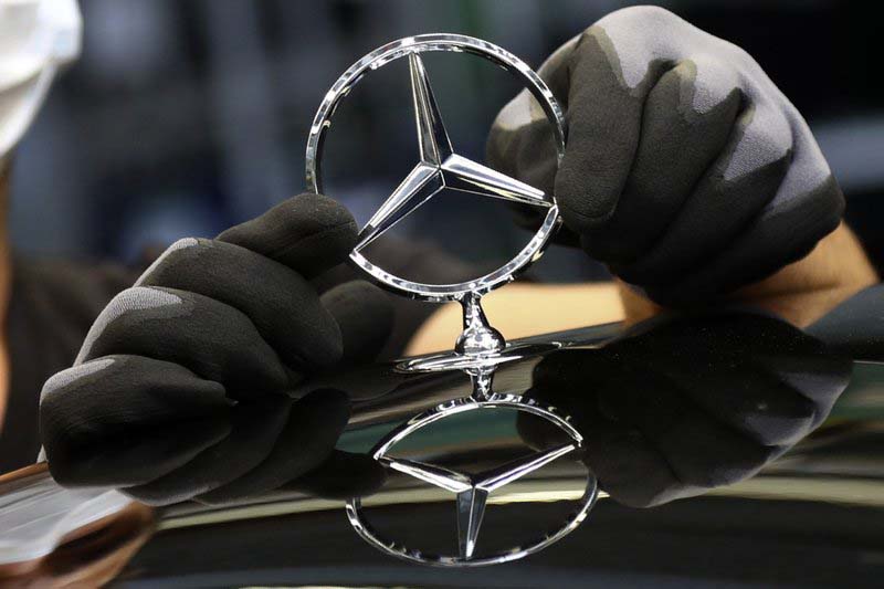 Cost controls, luxury sales help Daimler weather pandemic