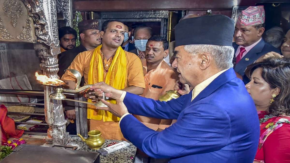 PM Deuba performs Chhath puja in Kathmandu