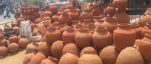 Demand for earthen pots high with approaching Chhath festival