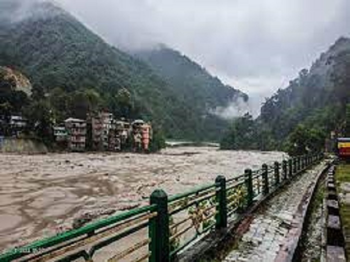 Five Nepalis missing in Sikkim floods come in contact