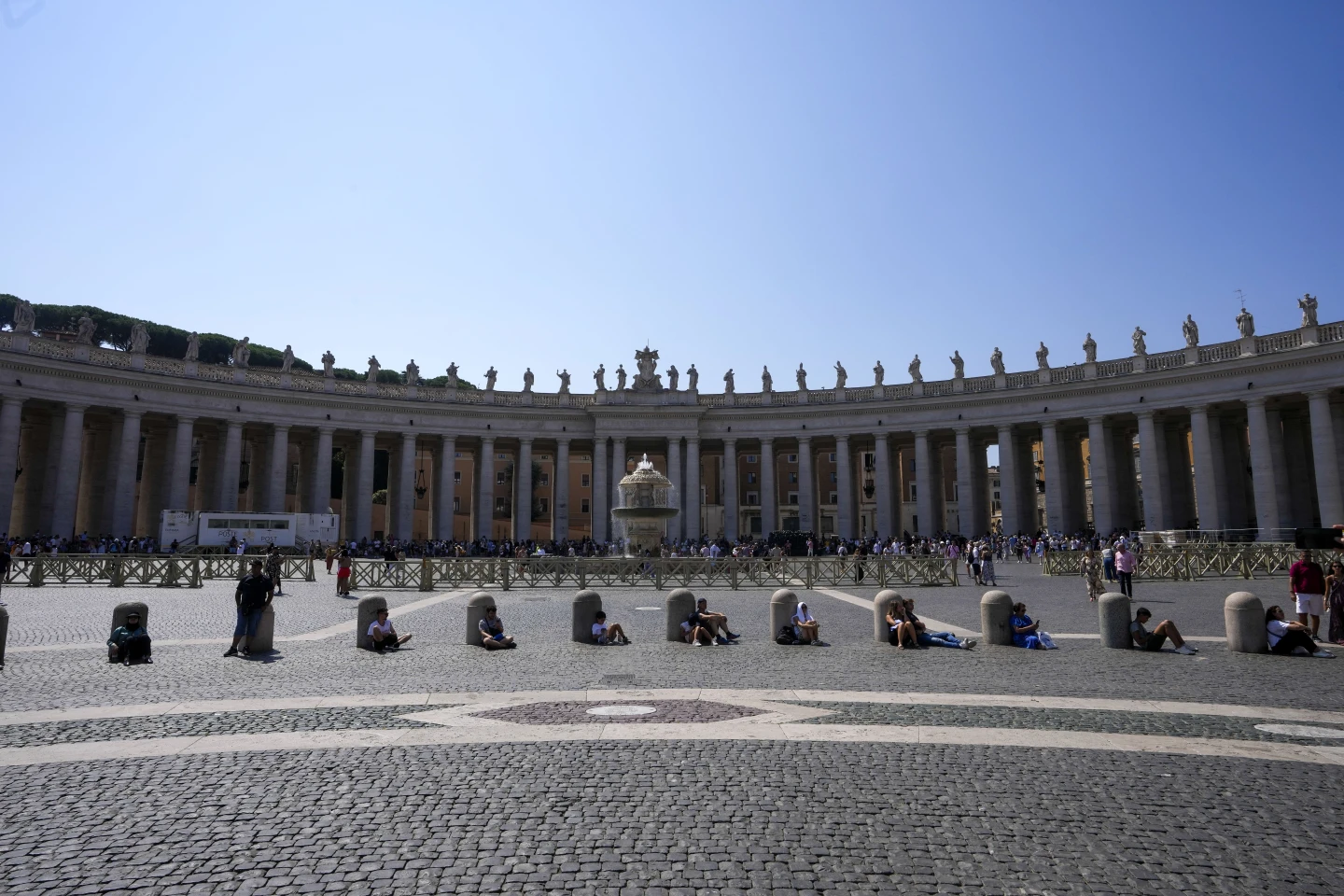 Pope Francis calls for peaceful end to the Niger crisis