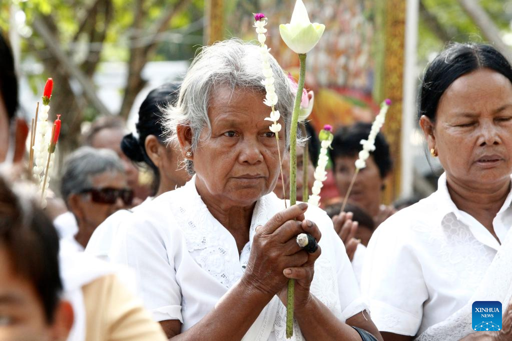 Cambodians observe Vesak Day