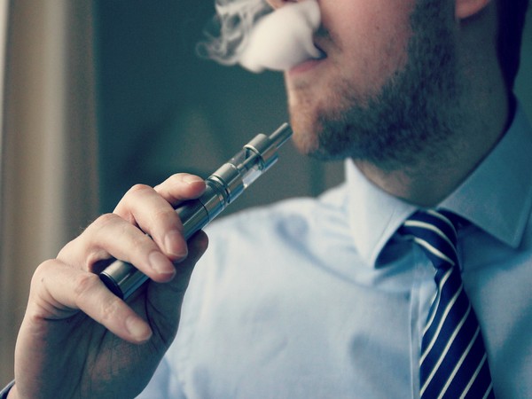 E-cigarettes more helpful than nicotine replacement treatments for dependent smokers