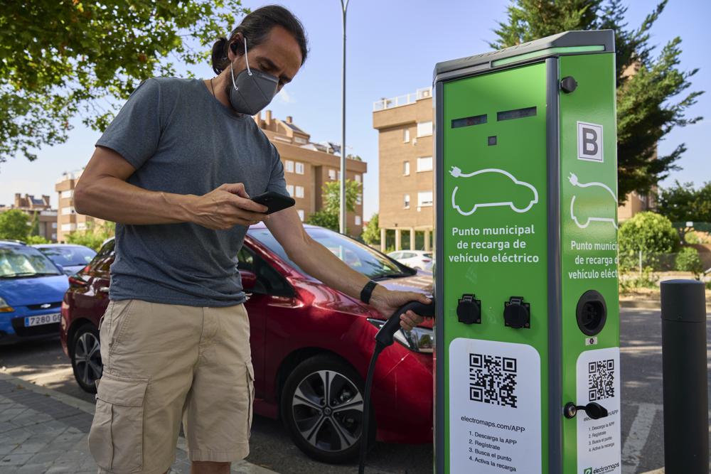 Spain to jumpstart electric car industry with EU funds