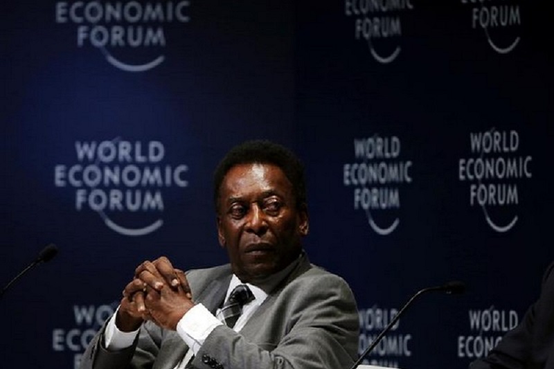 Pele in hospital for tumour removal