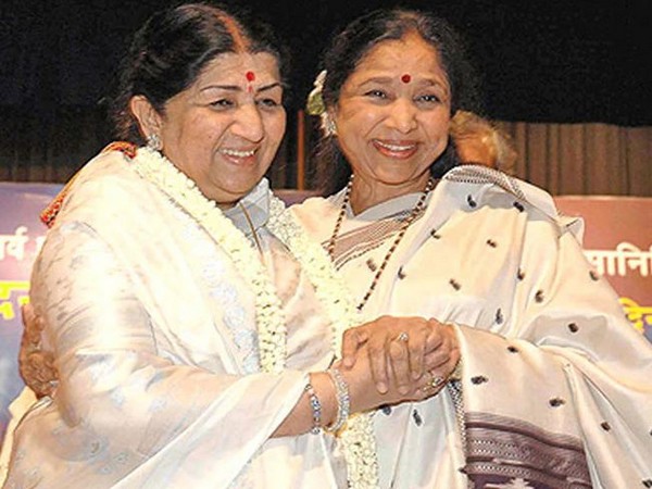 Asha Bhosle visits Lata Mangeshkar at hospital, says she’s “now stable”