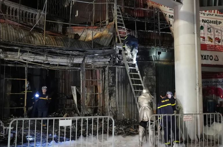 Hanoi karaoke bar fire kills 11, arson suspected