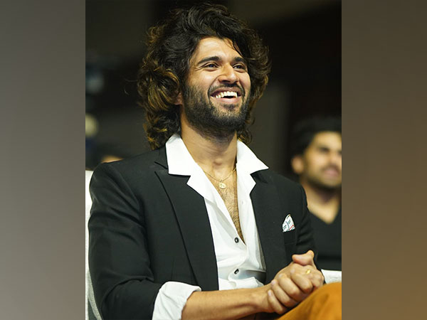 Vijay Deverakonda sets internet on fire in black shirt