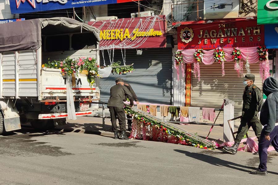 KMC removes tihar decorations from New Road