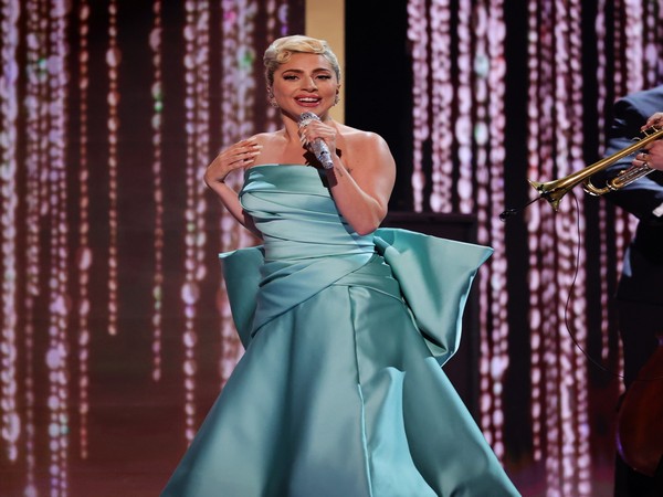 Lady Gaga honours Tony Bennett in moving performance