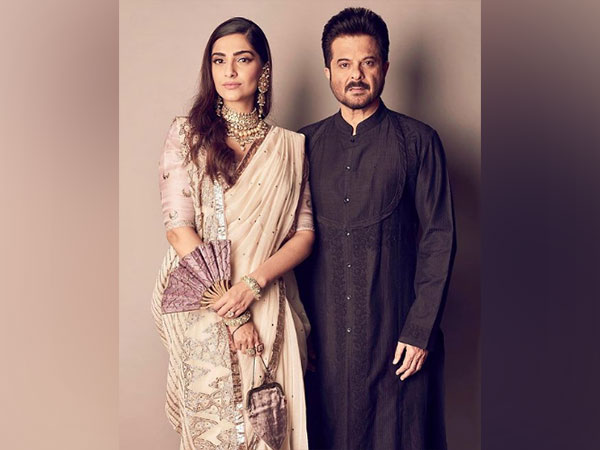 Sonam Kapoor pens adorable birthday note for Anil Kapoor