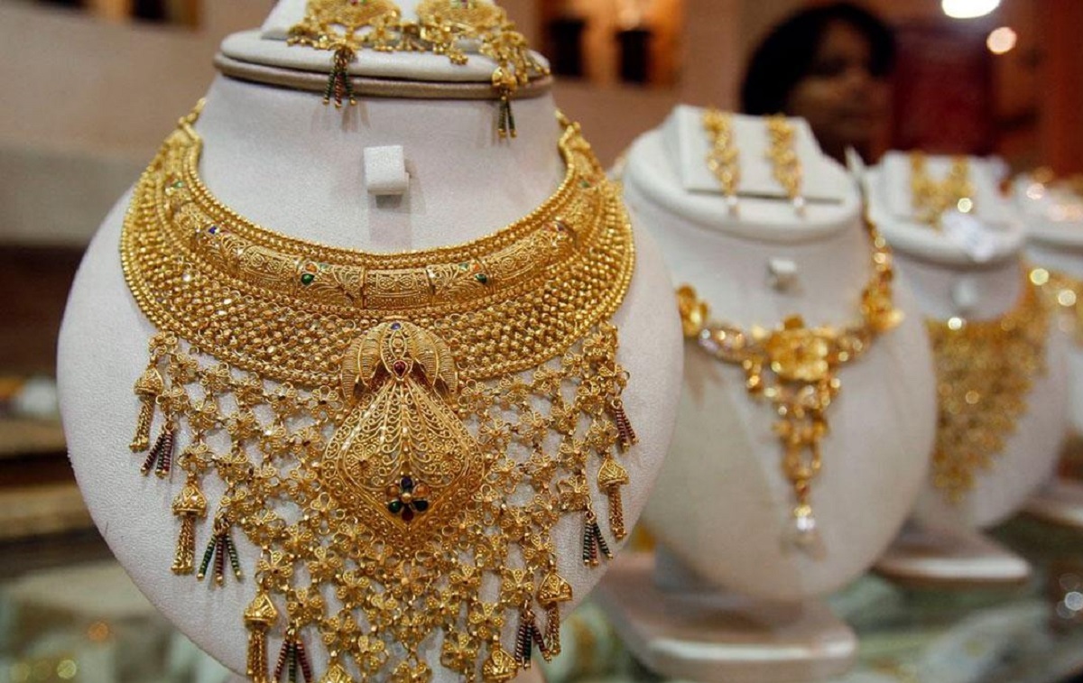 Gold price increases by Rs 500 per tola