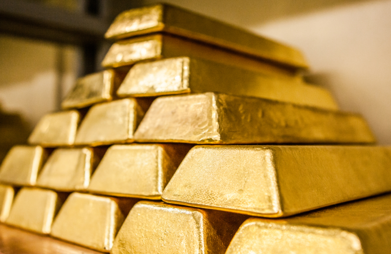 Gold sets new record reaching Rs 153,000 per tola