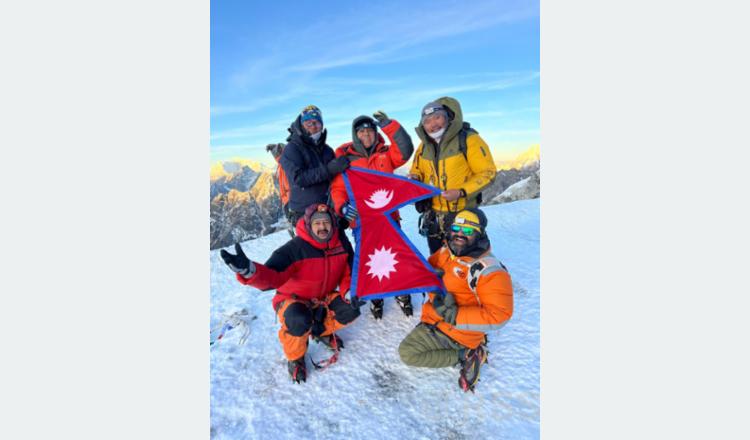 Five youths including NC Gen-Secy Sharma summit Lobuche peak