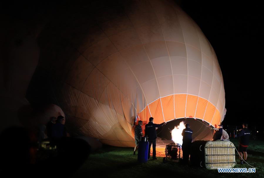 Hot air balloon “Skywhalepapa” launched in Canberra, Australia