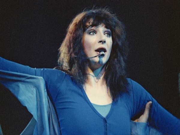 Kate Bush tops UK charts