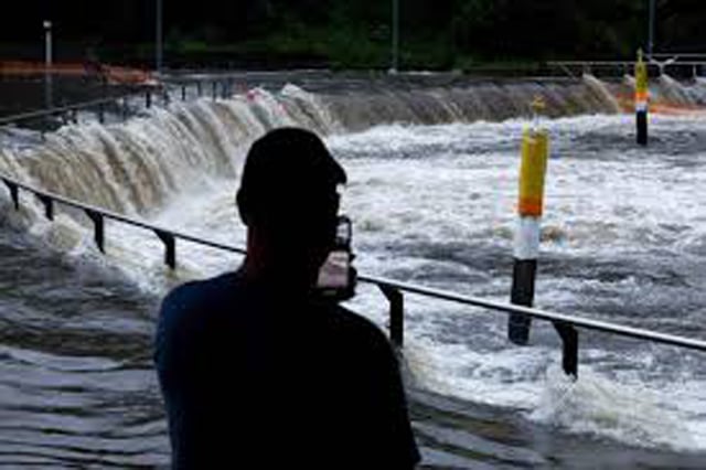 Hundreds rescued after flooding in Australia