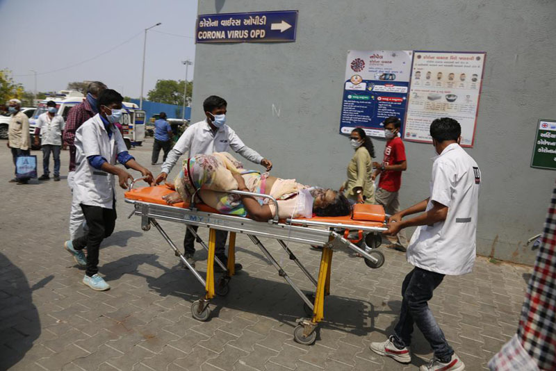 India tops 200,000 dead as virus surge breaks health system