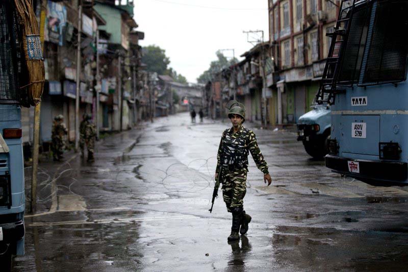 3 police, 3 rebels killed in Kashmir fighting