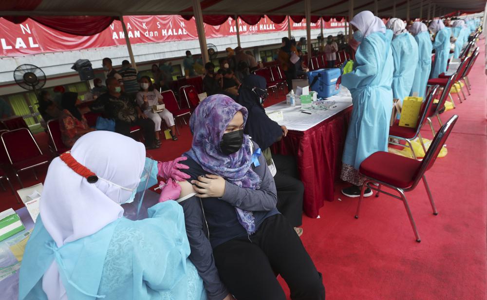 Indonesia city holds mass vaccination program