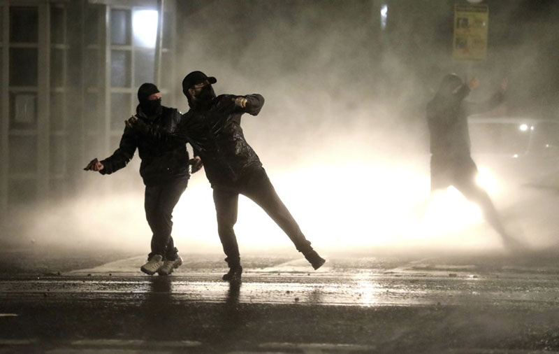 Rioters ignore pleas for calm as violence flares in Belfast