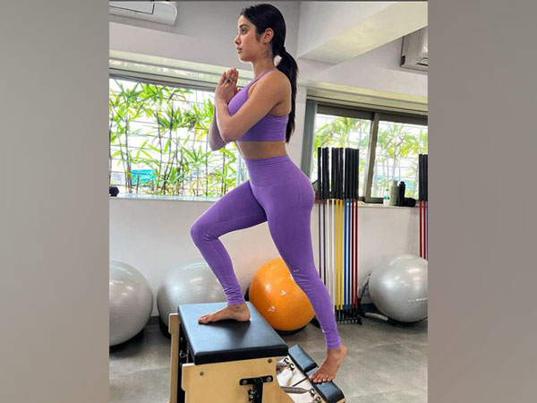 Janhvi Kapoor flaunts toned body in lavender athleisure