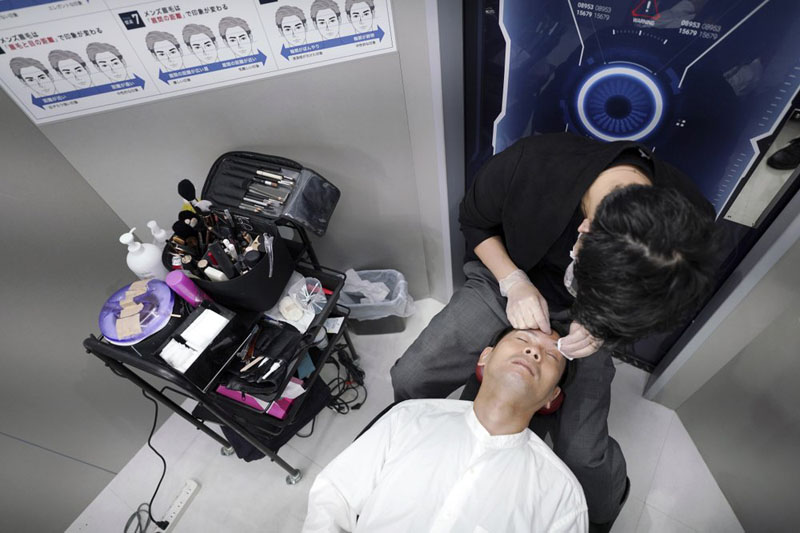 Japanese businessmen brighten makeup industry amid pandemic