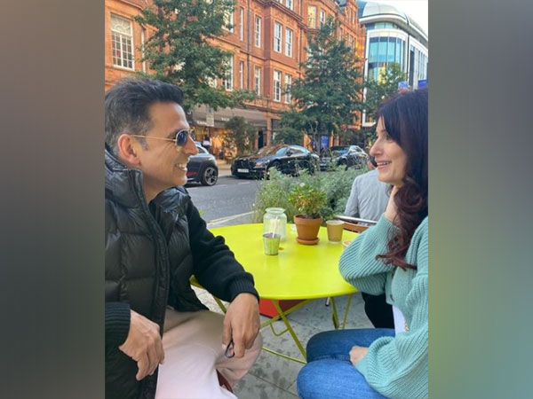 Akshay Kumar celebrates 21 years of ‘adventure’ with Twinkle Khanna