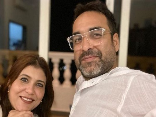 Pankaj celebrates 17th anniversary with wife Mridula