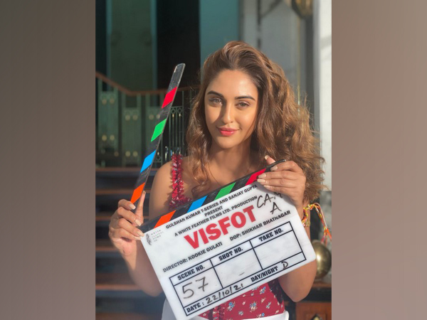 Krystle D’souza joins Fardeen, Riteish in ‘Visfot’