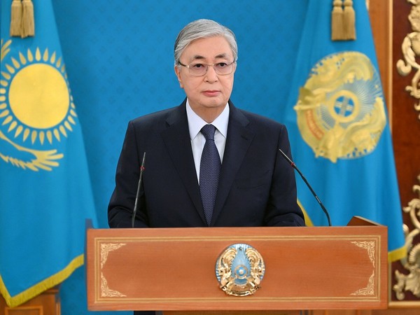 Kazakh President pays tribute to the memory of people killed in January protests