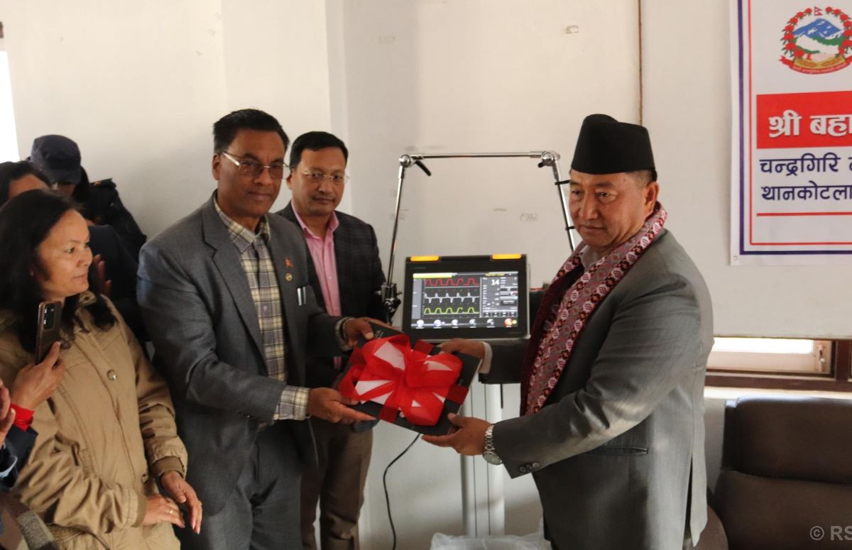 Chief Minister Lama hands over ventilator to Chandragiri Town Hospital