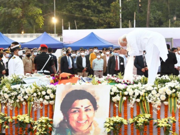 Lata Mangeshkar cremated with full state honors in Mumbai