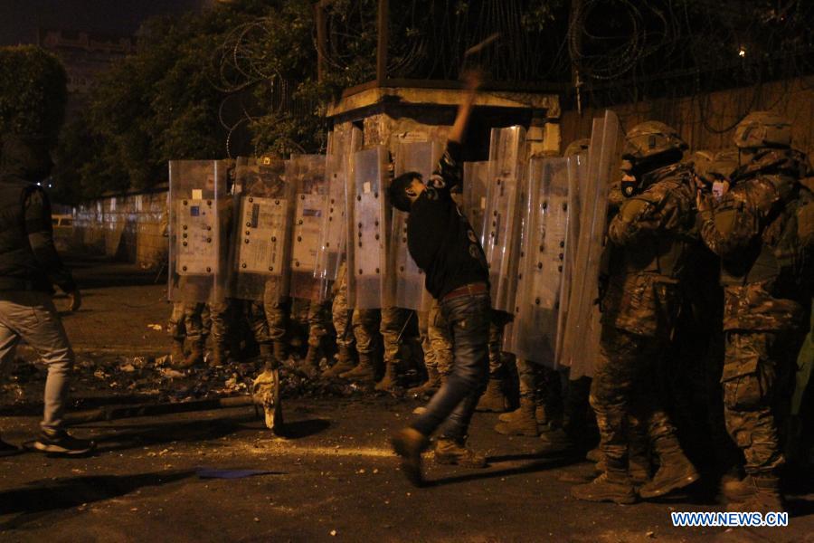 Over 35 injured in protest clashes in northern Lebanon