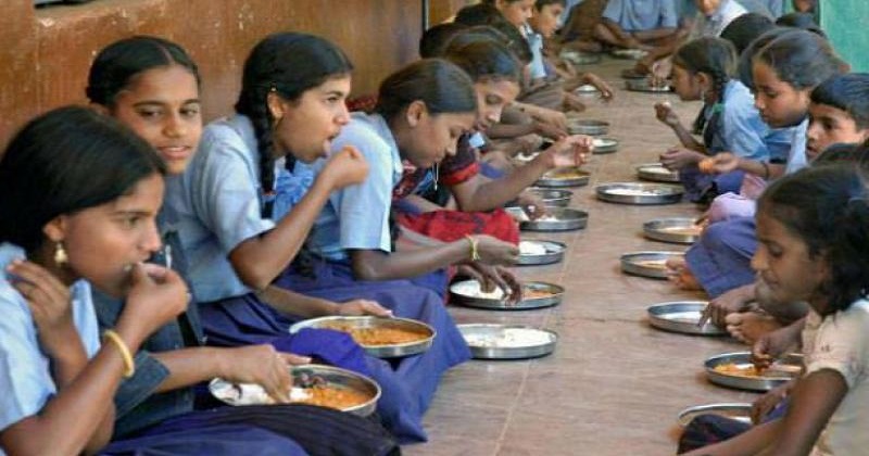 Chameleon in School Meal, 50 Children Ill