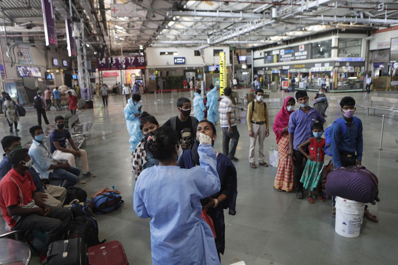 Day workers fill trains out of Mumbai as virus dries up jobs