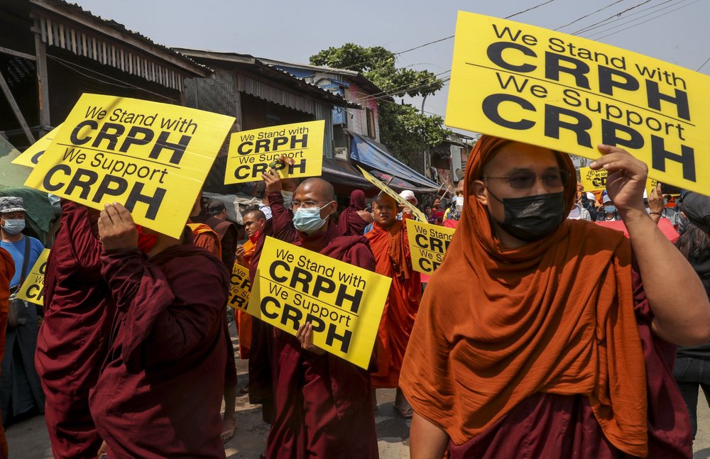 Protesters in Myanmar fight back amid violent crackdown