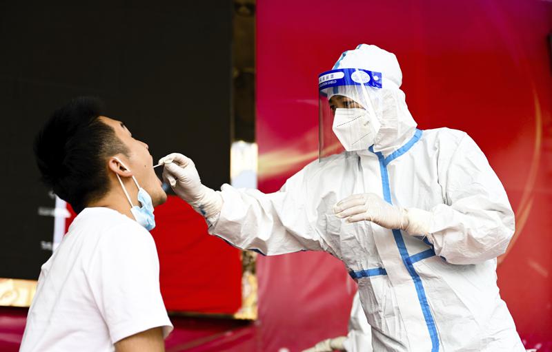 China punishes 30 officials for pandemic failing