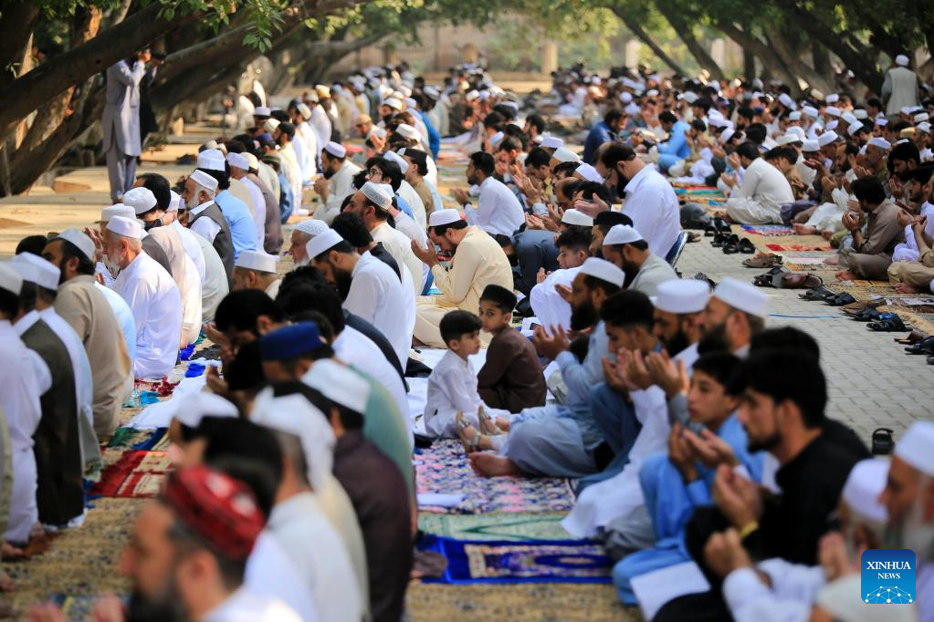 Eid al-Fitr festival celebrated across world