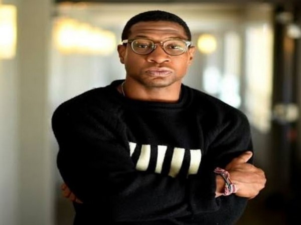 Jonathan Majors makes his ‘SNL’ hosting debut