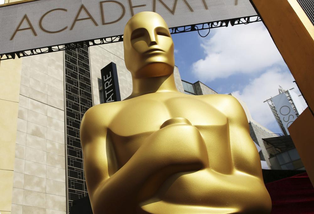 Oscars slim down, will hand 8 awards off-air