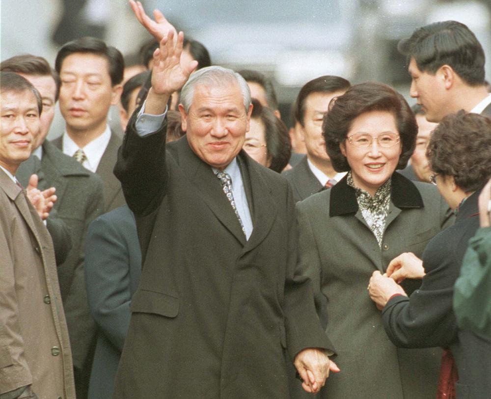 Ex-South Korean President Roh Tae-woo dies at 88