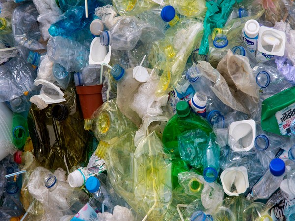 Scientists discover ways to turn plastic into CO2 sorbent