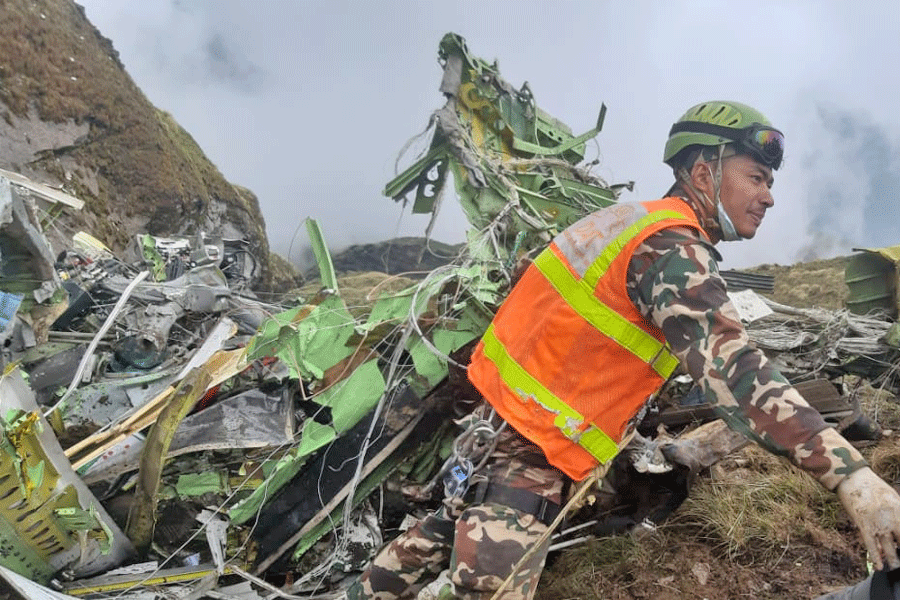 Bodies of all  crash victims, aircraft black box retrieved