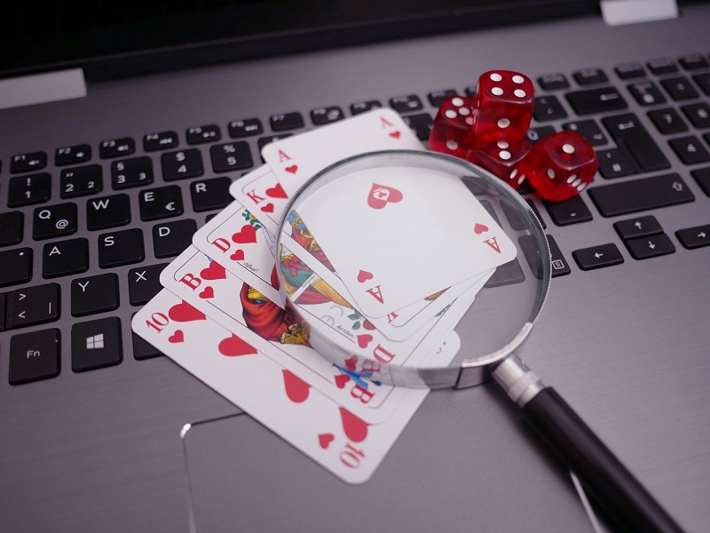 12 arrested for organizing online gambling